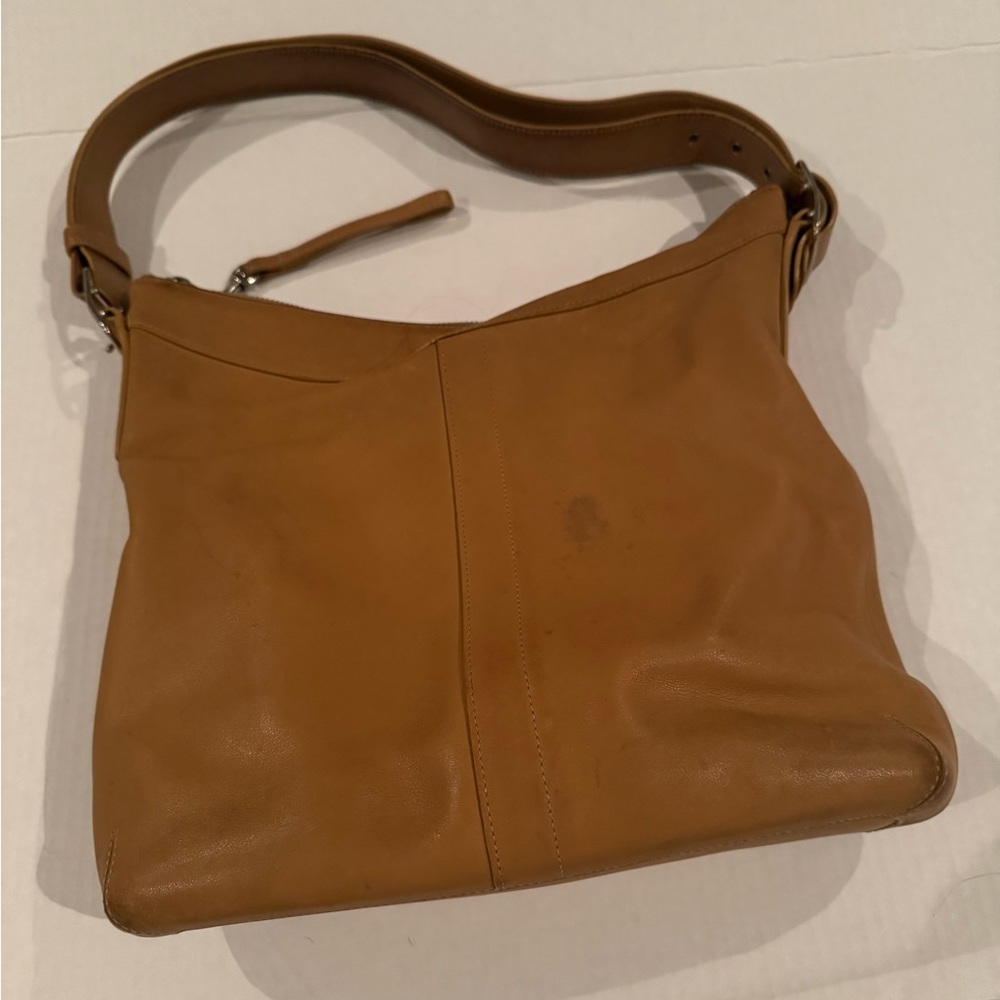 Tan - Beige - Nude Coach Purse Great Purse Used a long time see pictures